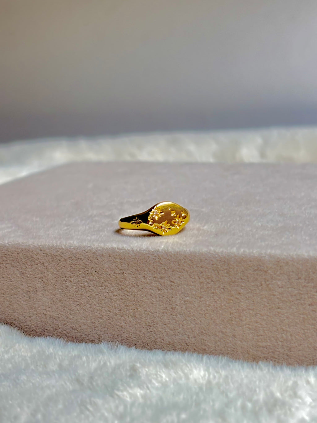 Gold-Plated Strass Flower Pinky Ring