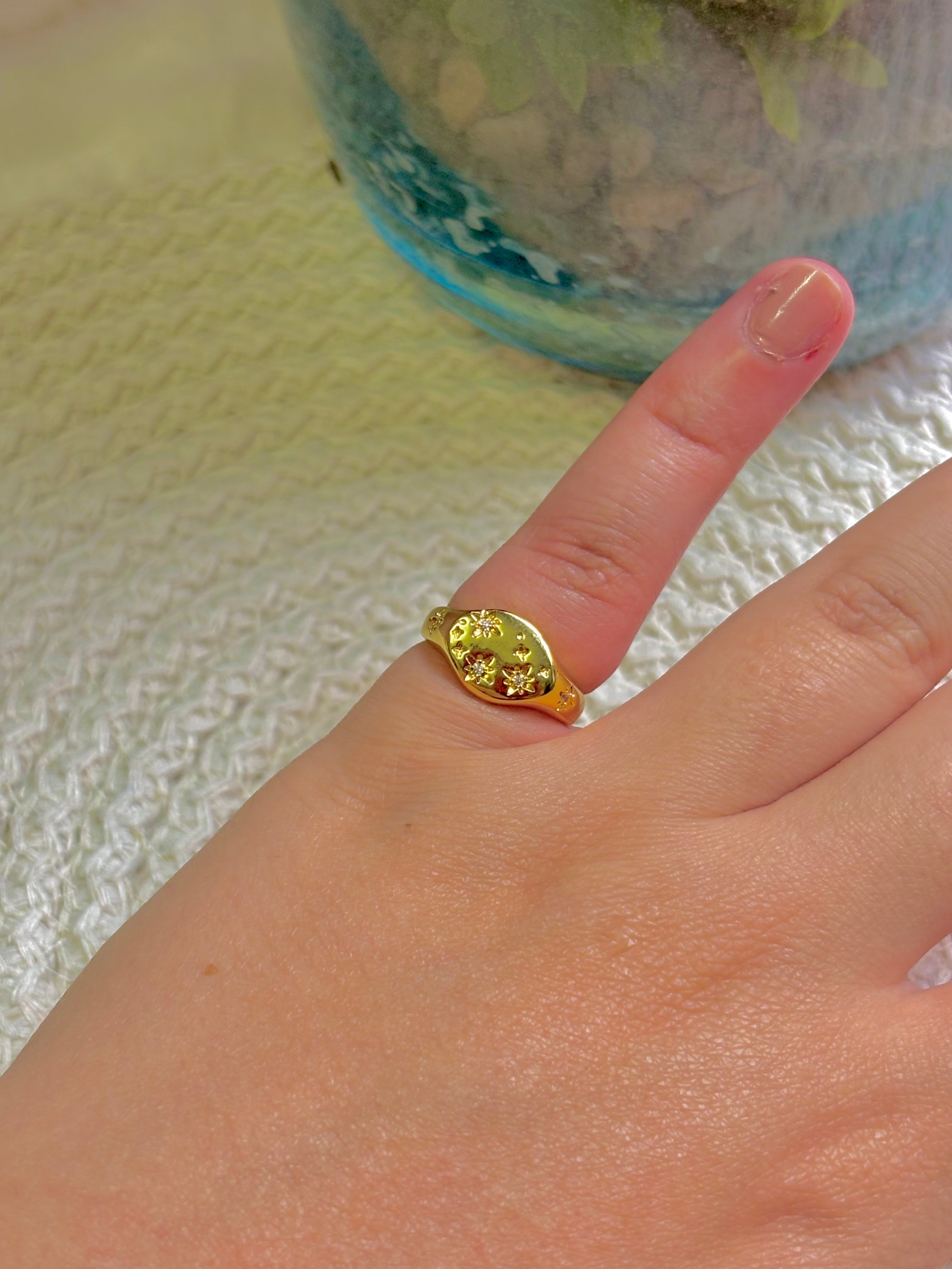 Gold-Plated Strass Flower Pinky Ring