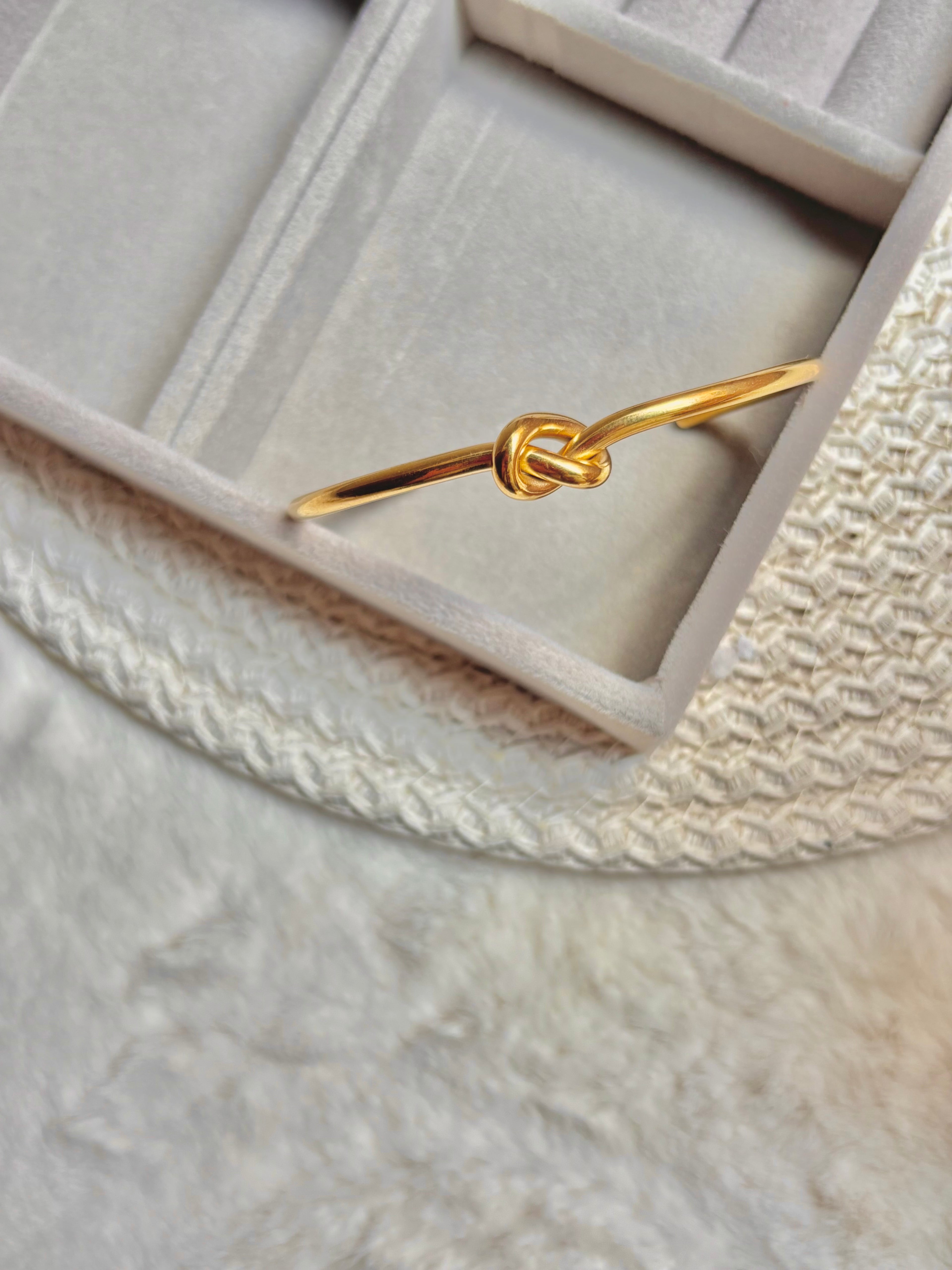 Golden Knot Bracelet
